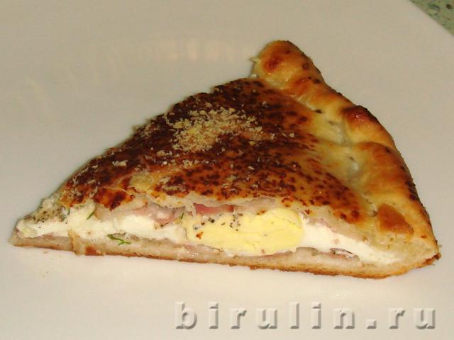 Пирог с яйцом и беконом