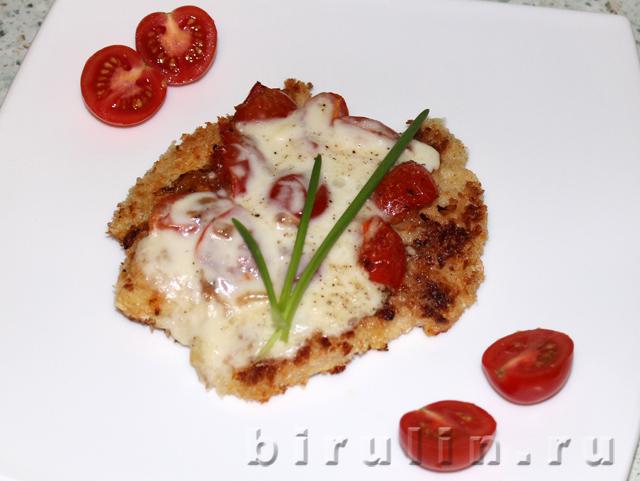 Куриная грудка запеченная с помидорами и сыром